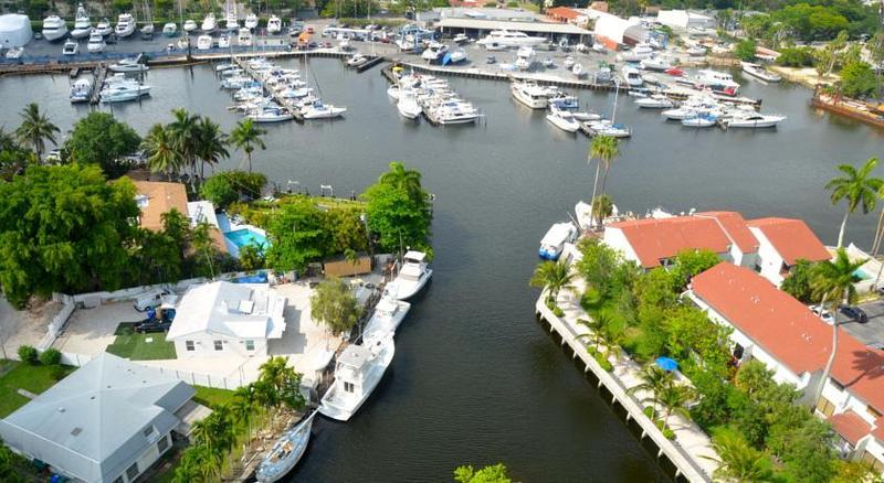 Riviera Luxury Living At River Oaks Marina And Tower 迈阿密 外观 照片