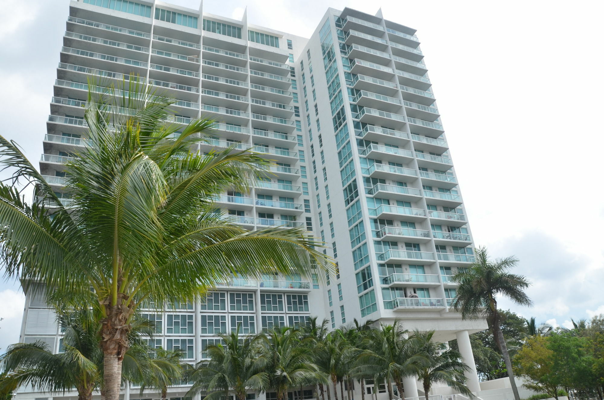 Riviera Luxury Living At River Oaks Marina And Tower 迈阿密 外观 照片