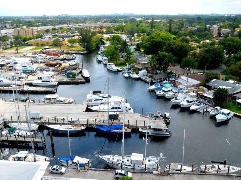 Riviera Luxury Living At River Oaks Marina And Tower 迈阿密 外观 照片