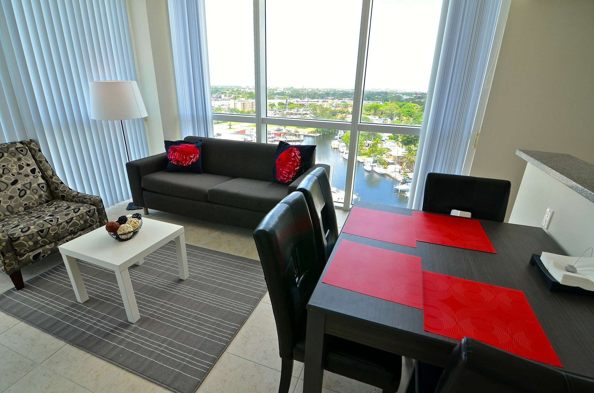 Riviera Luxury Living At River Oaks Marina And Tower 迈阿密 外观 照片