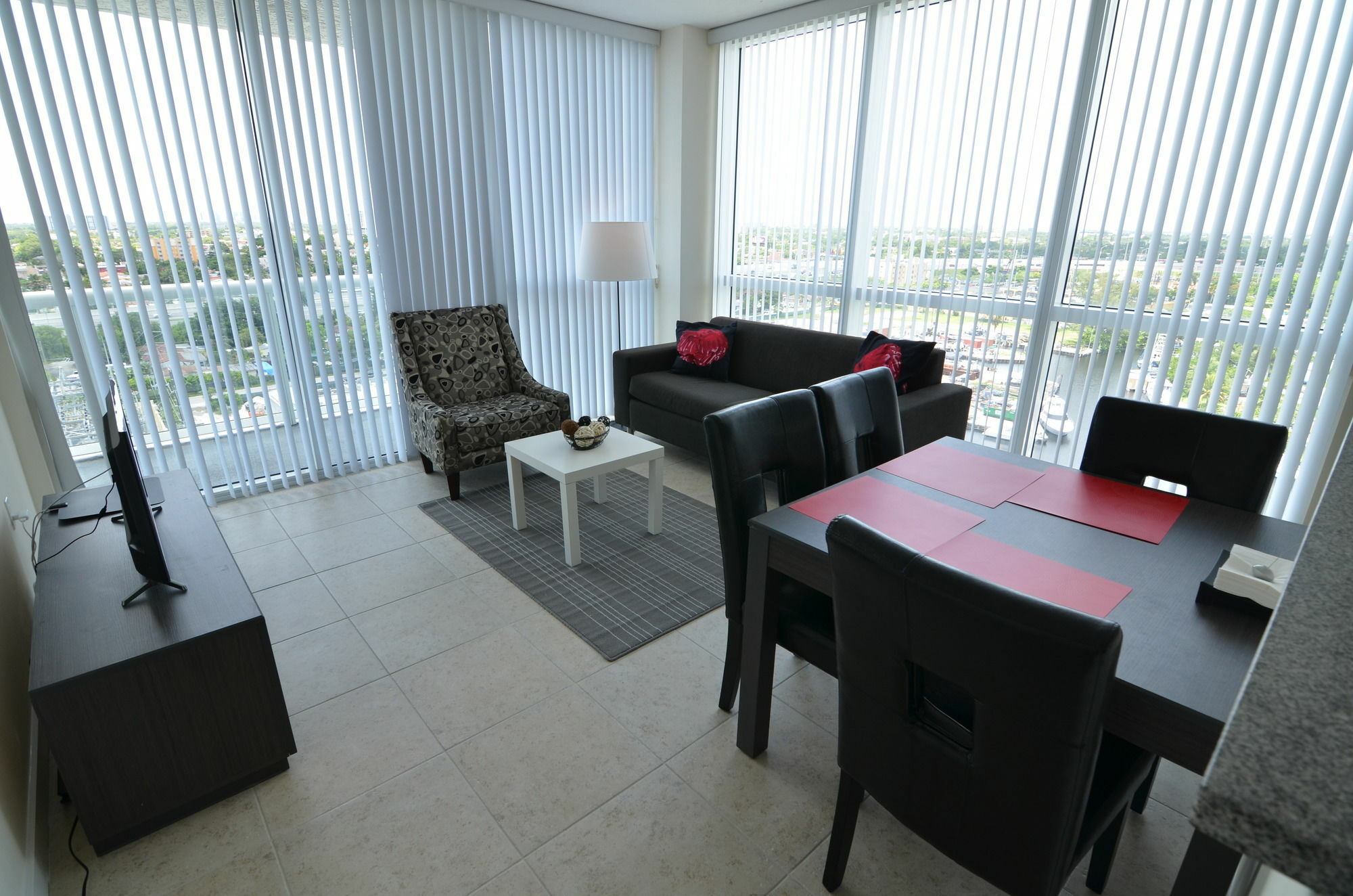 Riviera Luxury Living At River Oaks Marina And Tower 迈阿密 外观 照片